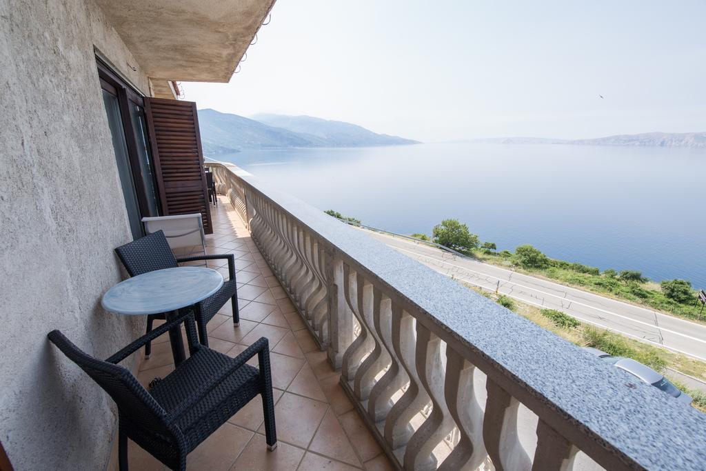 Apartments Lola Senj  Exterior foto